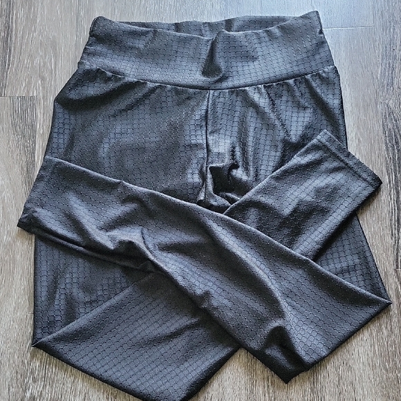 Black Textured Leggings - Picture 1 of 5